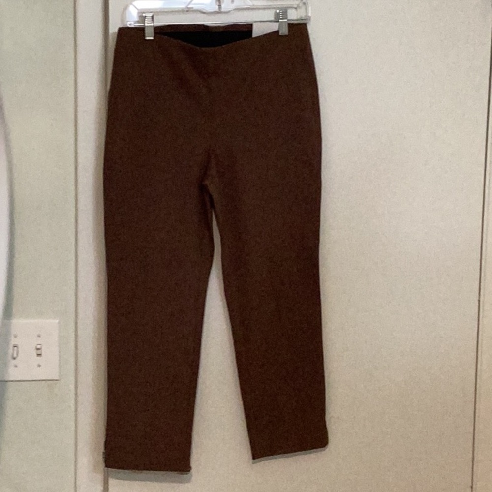 NWT White House Black Market Women’s Crop Pants, Size 6, Pull-on, Brown.
